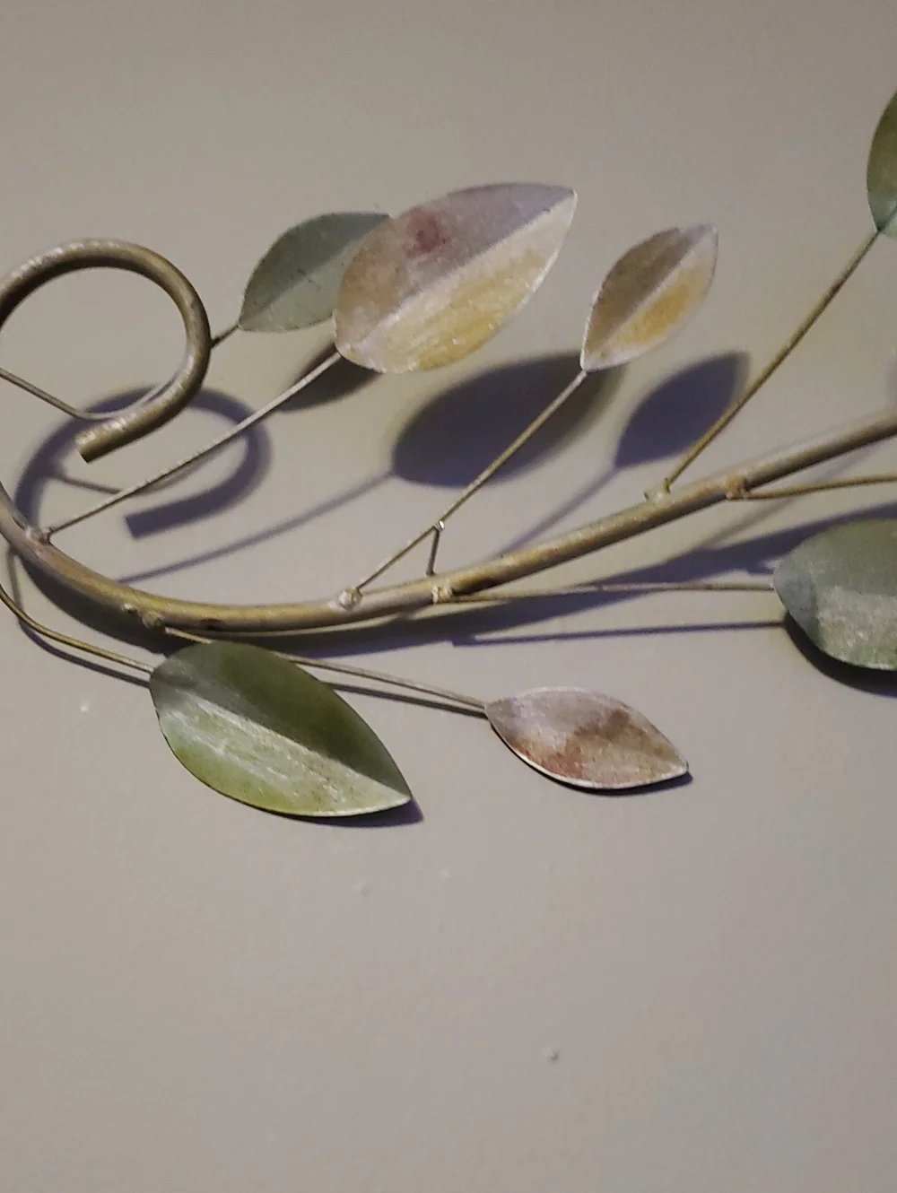 Metal Decorative Hanging Faux Eucalyptus Garland in Green